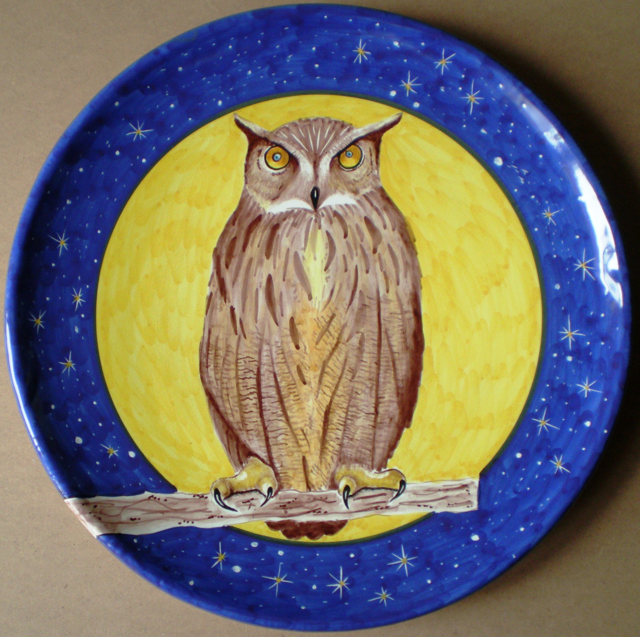 Gufo (Owl), 2004 diametro 40 cm, ceramica artistica (ceramic art), Pasquale Mastrogiacomo, Acerno (SA).