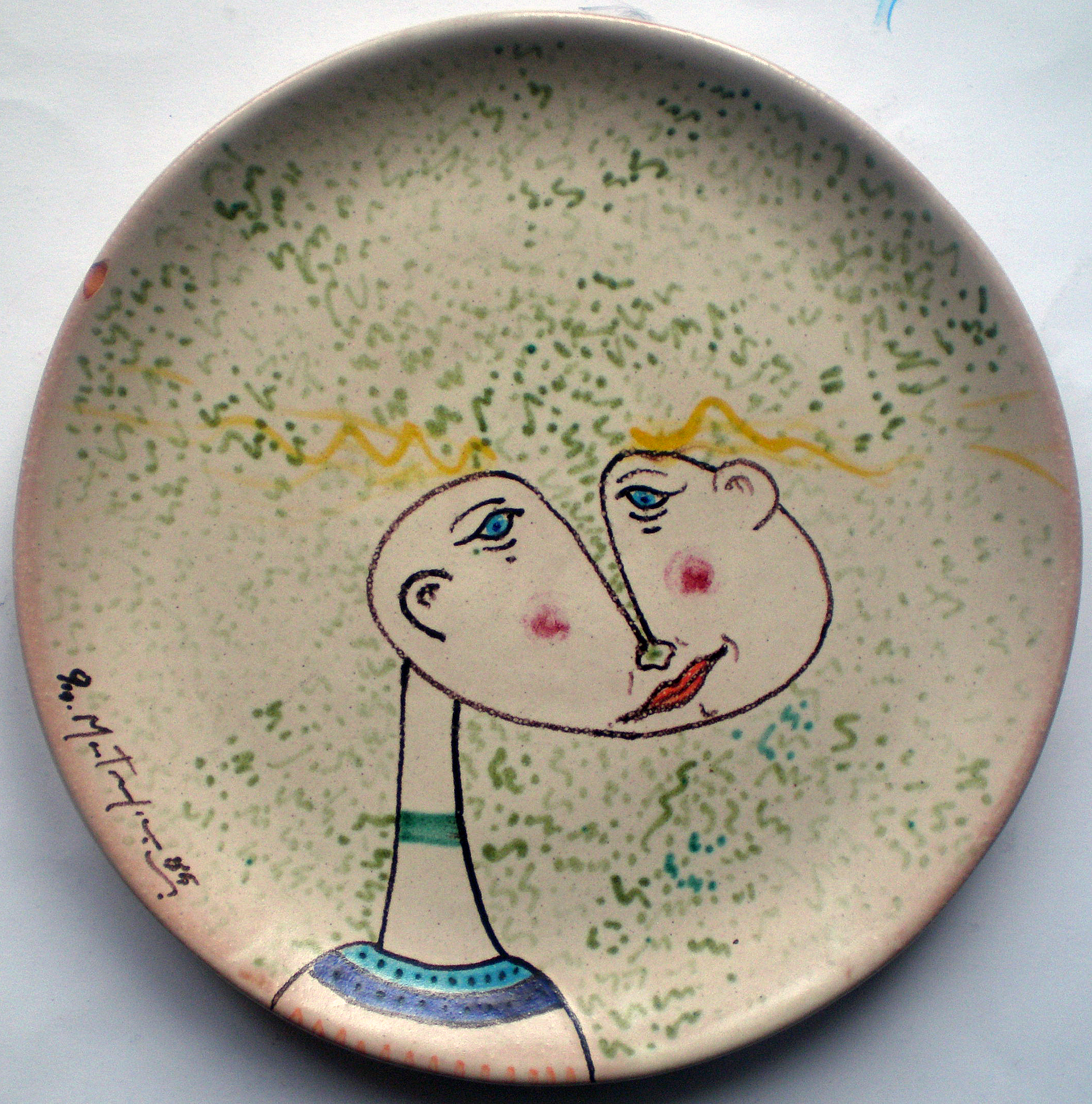 Volto filettato, 1985 diametro 27 cm, ceramica artistica contemporanea (maiolica), Pio Mastrogiacomo, Acerno (SA).