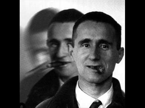 Bertolt Brecht (Augusta 1898-Berlino Est 1956).